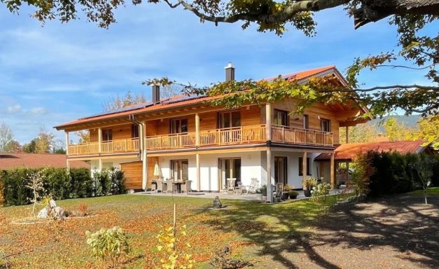 Doppelhaus mit integriertem Schall- und Brandschutz Doppelblockhaus